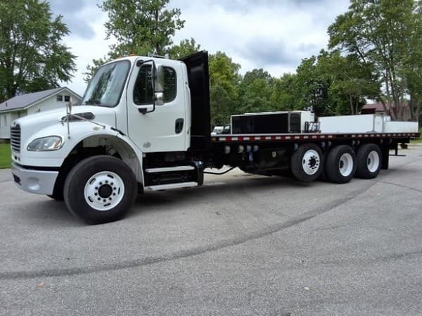 2015 Freightliner BUSINESS CLASS M2 106 Flatbed Trucks
