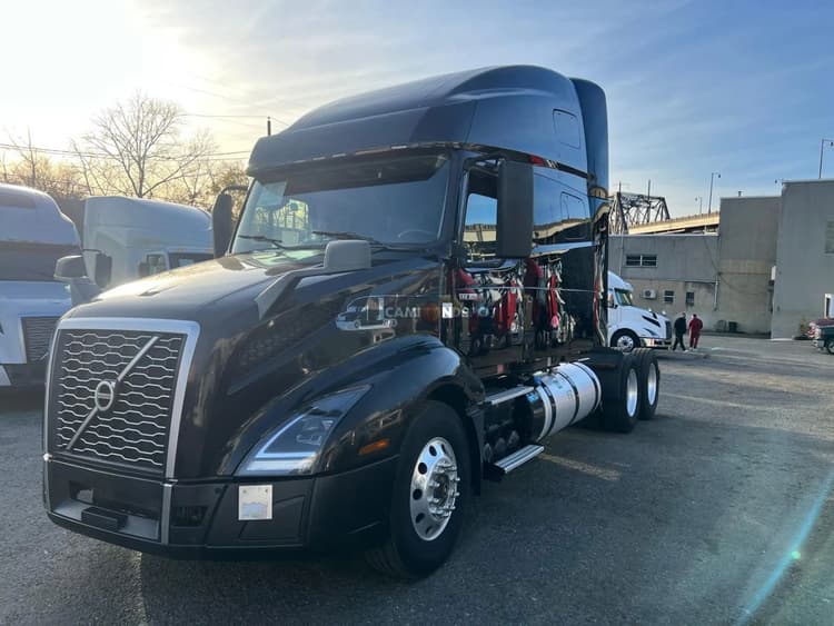 2020 Volvo VNL 760  Sleeper Trucks