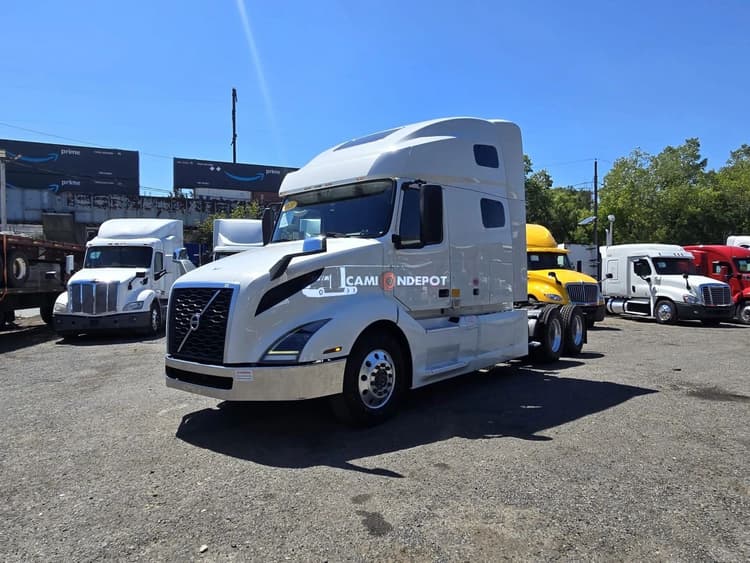 2020 Volvo VNL Sleeper Trucks