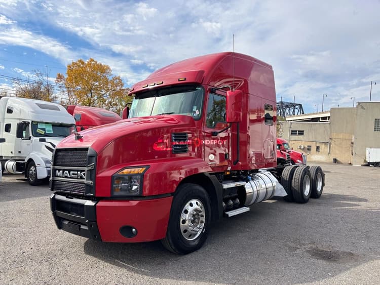 2019 Mack ANTHEM Sleeper Trucks