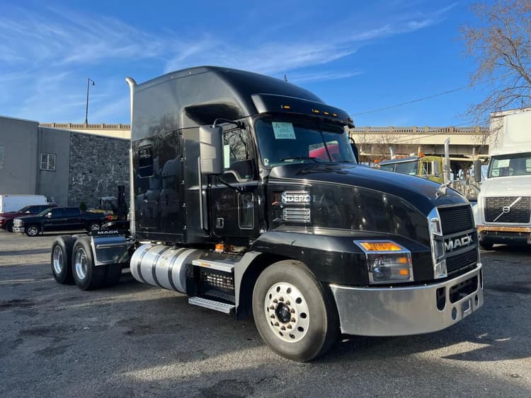 2020 Mack ANTHEM Sleeper Trucks