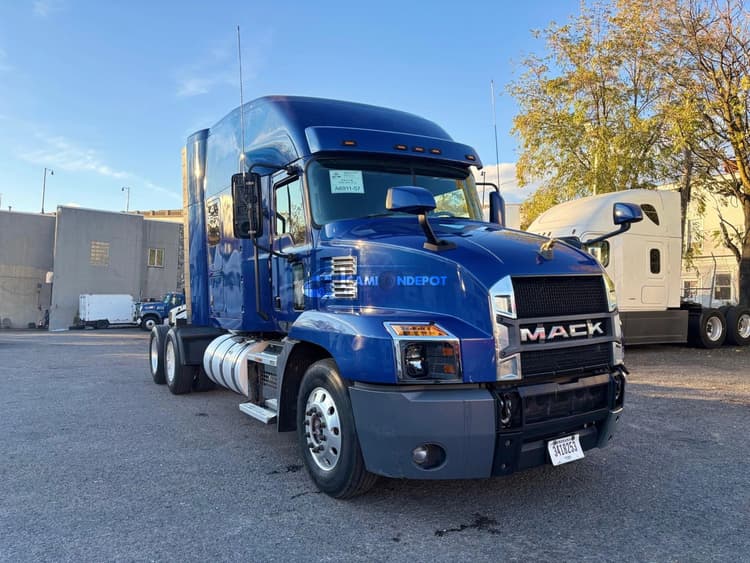 2019 Mack ANTHEM Sleeper Trucks