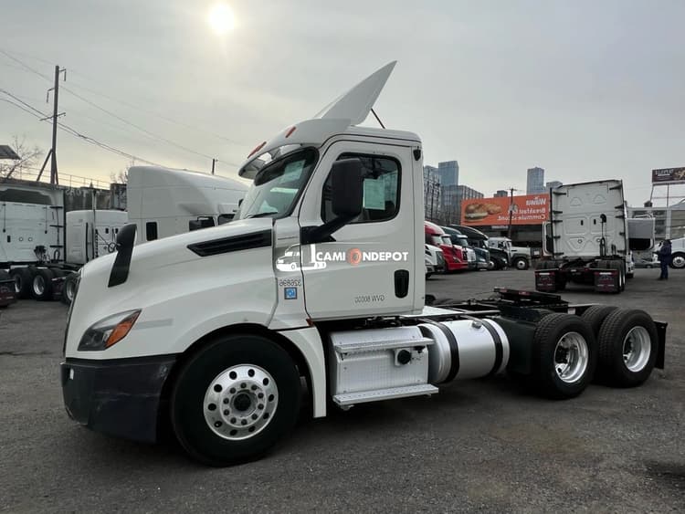 2019 Freightliner CASCADIA 126 Day Cab Trucks