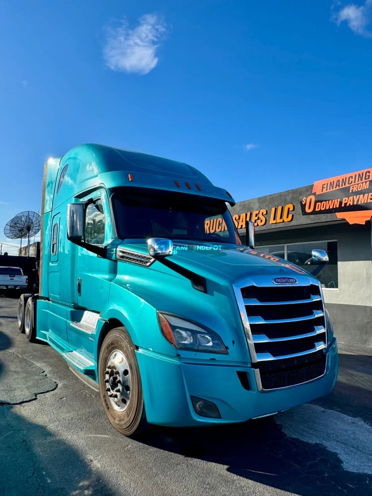 2020 Freightliner Cascadia Sleeper Trucks