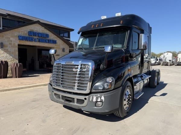 2016 Freightliner CASCADIA 113 Sleeper Trucks