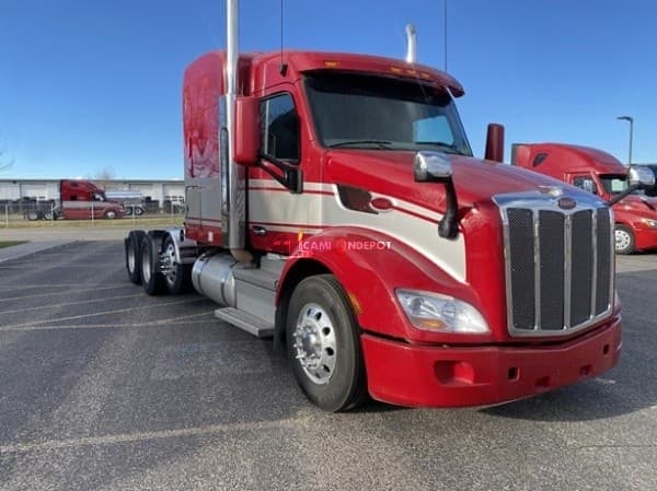 2022 Peterbilt 579 Sleeper Trucks