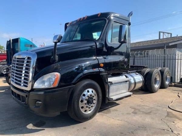 2015 Freightliner CASCADIA 125 Day Cab Trucks