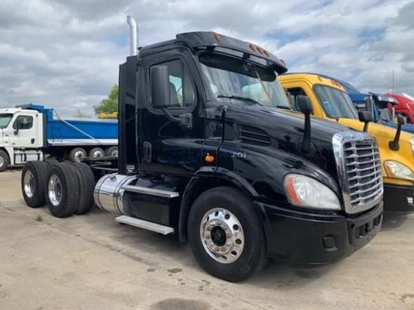 2017 Freightliner CASCADIA 113 Day Cab Trucks