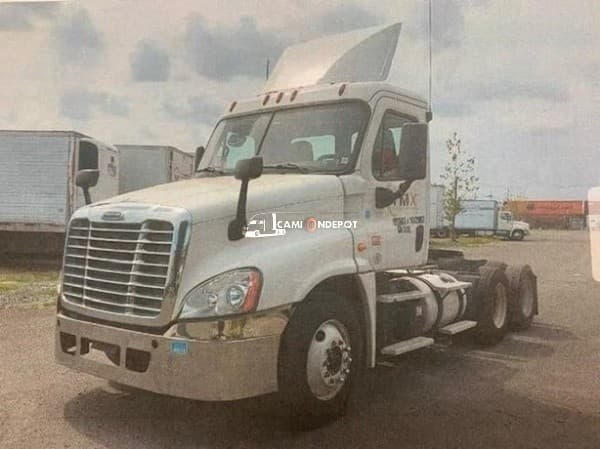 2016 Freightliner CASCADIA 125 Curtain Side Roll Tarp Trailers