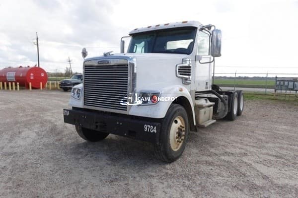 2016 Freightliner 122SD Day Cab Trucks