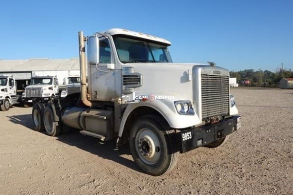 2016 Freightliner 122SD Day Cab Trucks