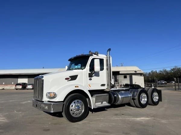 2020 Peterbilt 567 Day Cab Trucks