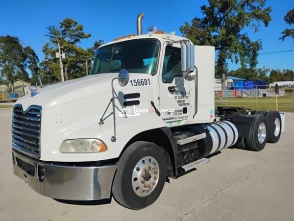 2015 Mack  PINNACLE CXU613 Day Cab Trucks