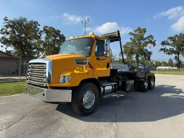 2015 Freightliner 114SD Roll Off Trucks
