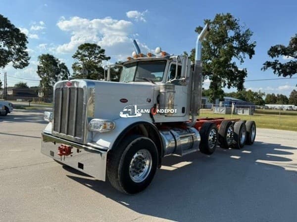 2015 Peterbilt 389 Cab & Chassis Trucks