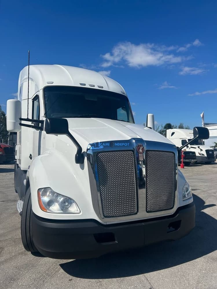 2022 Kenworth T680 Sleeper Trucks