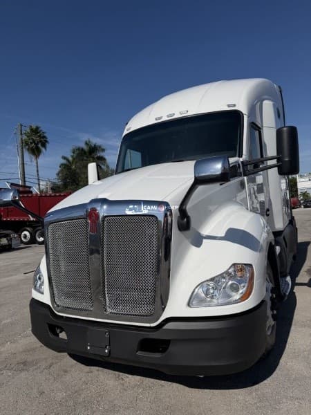2022 Kenworth T680 Sleeper Trucks
