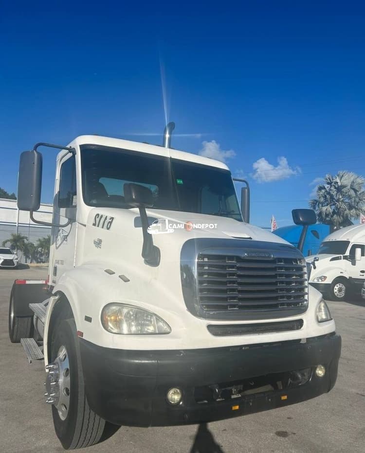 2007 Freightliner COLUMBIA Day Cab Trucks