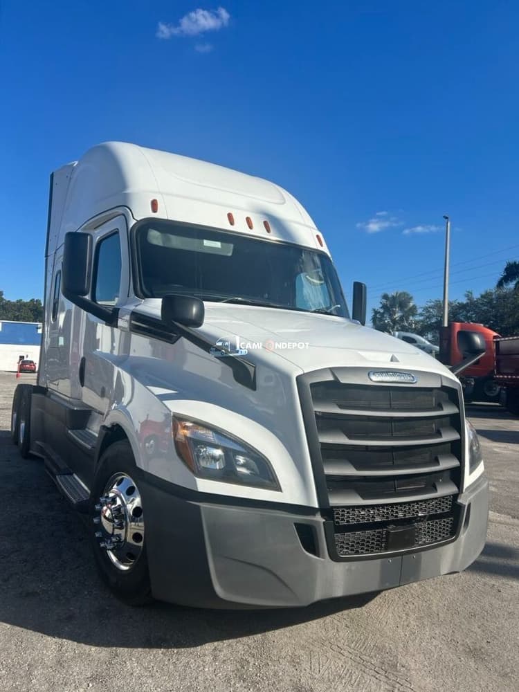 2020 Freightliner CASCADIA Sleeper Trucks