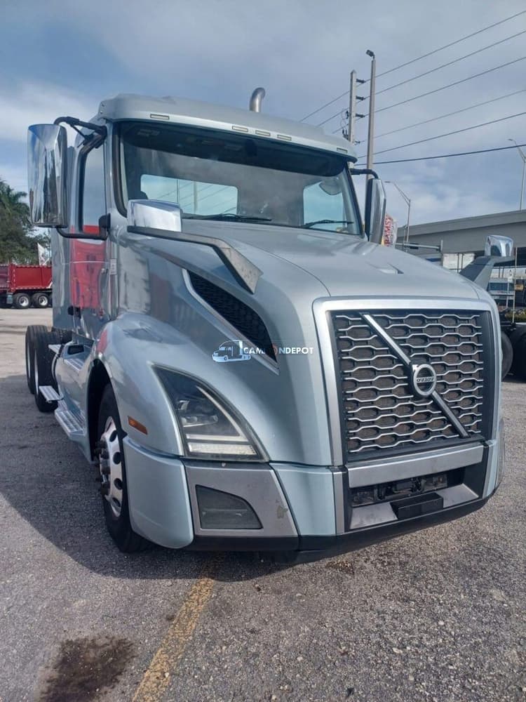 2020 Volvo VNL 300 Day Cab Trucks