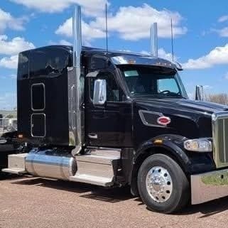 2022 Peterbilt 567 Sleeper Trucks