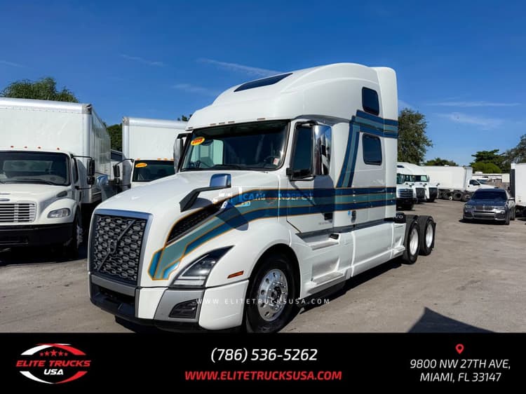 2019 Volvo VNL 860 Sleeper Trucks