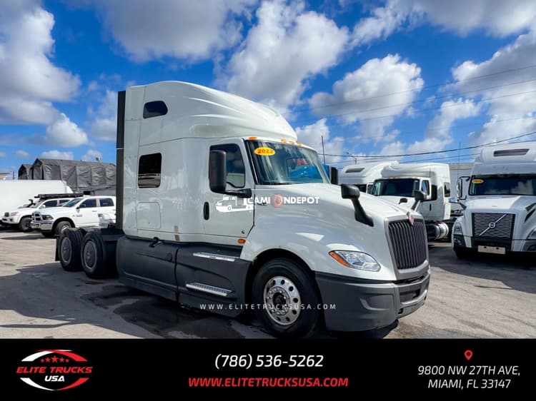 2022 International  LT 625 Sleeper Trucks