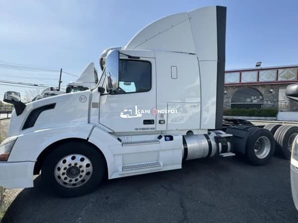 2017 Volvo VNL64T430 Sleeper Trucks