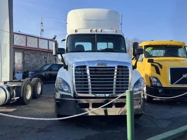 2017 Freightliner CASCADIA 125 Day Cab Trucks