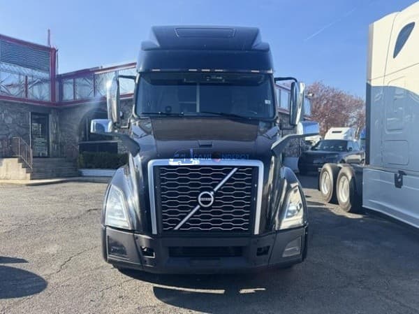 2019 Volvo VNL64T860 Sleeper Trucks
