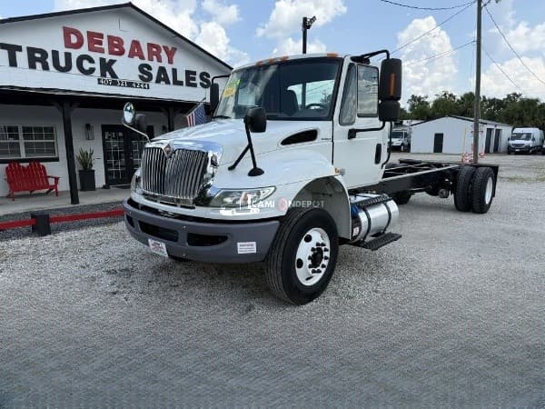 2018 International 4300 Cab & Chassis Trucks