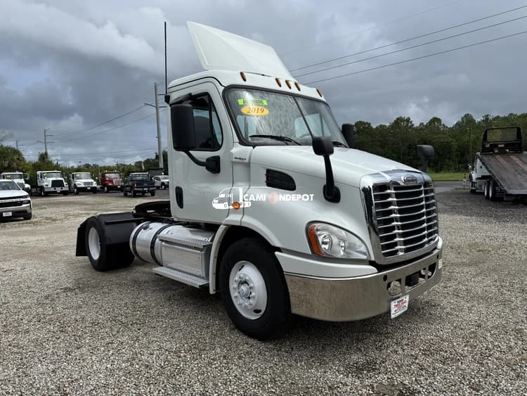 2019 Freightliner Cascadia 118 Day Cab Trucks