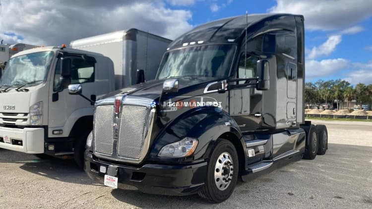 2021 Kenworth T680 Sleeper Trucks