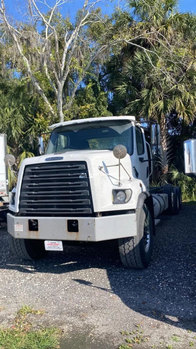 2015 Freightliner  108 SD Cab & Chassis Trucks