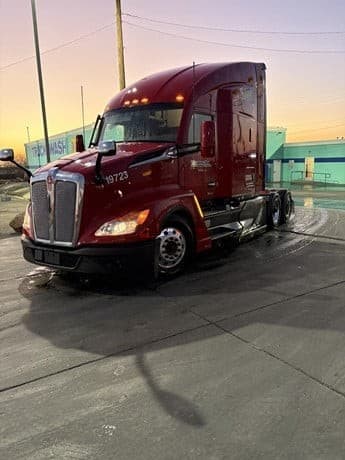 2024 Kenworth T680 Sleeper Trucks