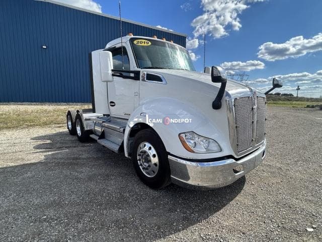 2019 Kenworth T680 Day Cab Trucks