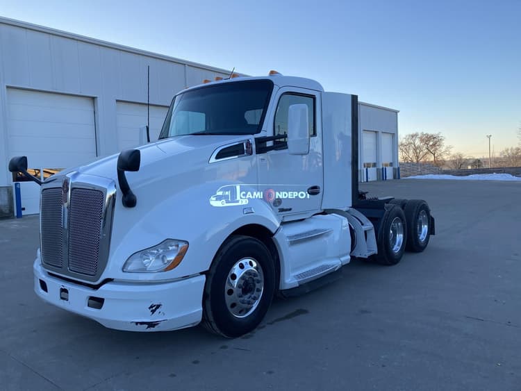 2020 Kenworth T680 Day Cab Trucks