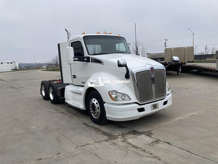 2020 Kenworth T680 Day Cab Trucks
