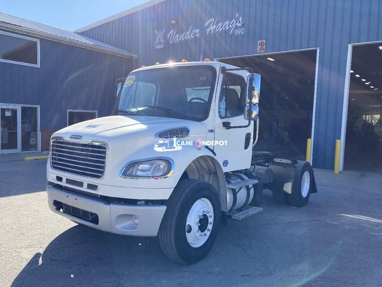 2015 Freightliner M2 106 Day Cab Trucks