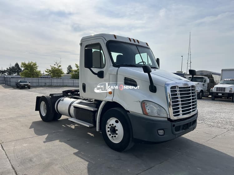 2013 Freightliner CASCADIA Day Cab Trucks