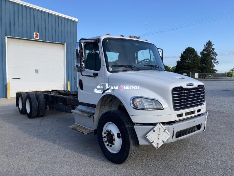 2016 Freightliner M2 106 Cab & Chassis Trucks