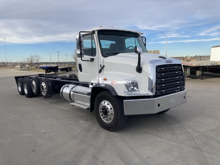 2017 Freightliner 114SD Cab & Chassis Trucks