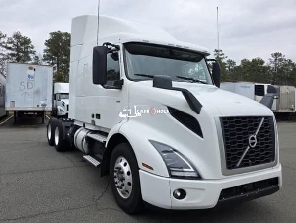 2021 Volvo VNR64T640 Sleeper Trucks
