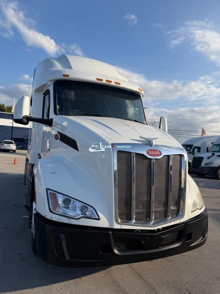 2023 Peterbilt 579 Sleeper Trucks
