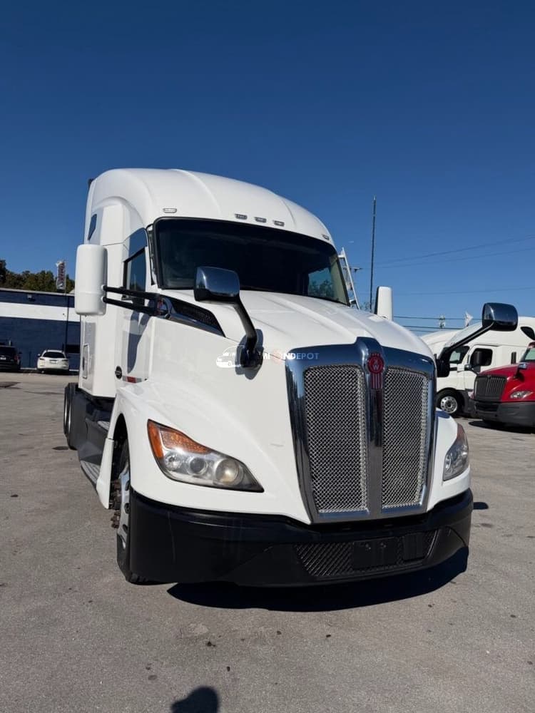 2023 Kenworth T680 Sleeper Trucks