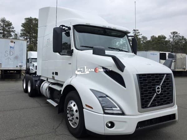 2021 Volvo VNR64T640 Sleeper Trucks
