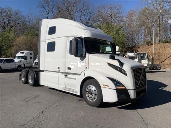 2022 Volvo VNL64T860 Sleeper Trucks