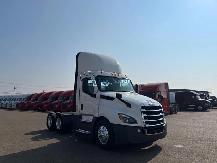 2021 Freightliner Cascadia 126 Day Cab Trucks