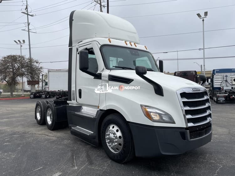 2021 Freightliner Cascadia 126 Day Cab Trucks