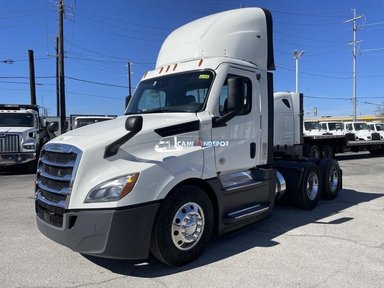 2021 Freightliner Cascadia 126 Day Cab Trucks